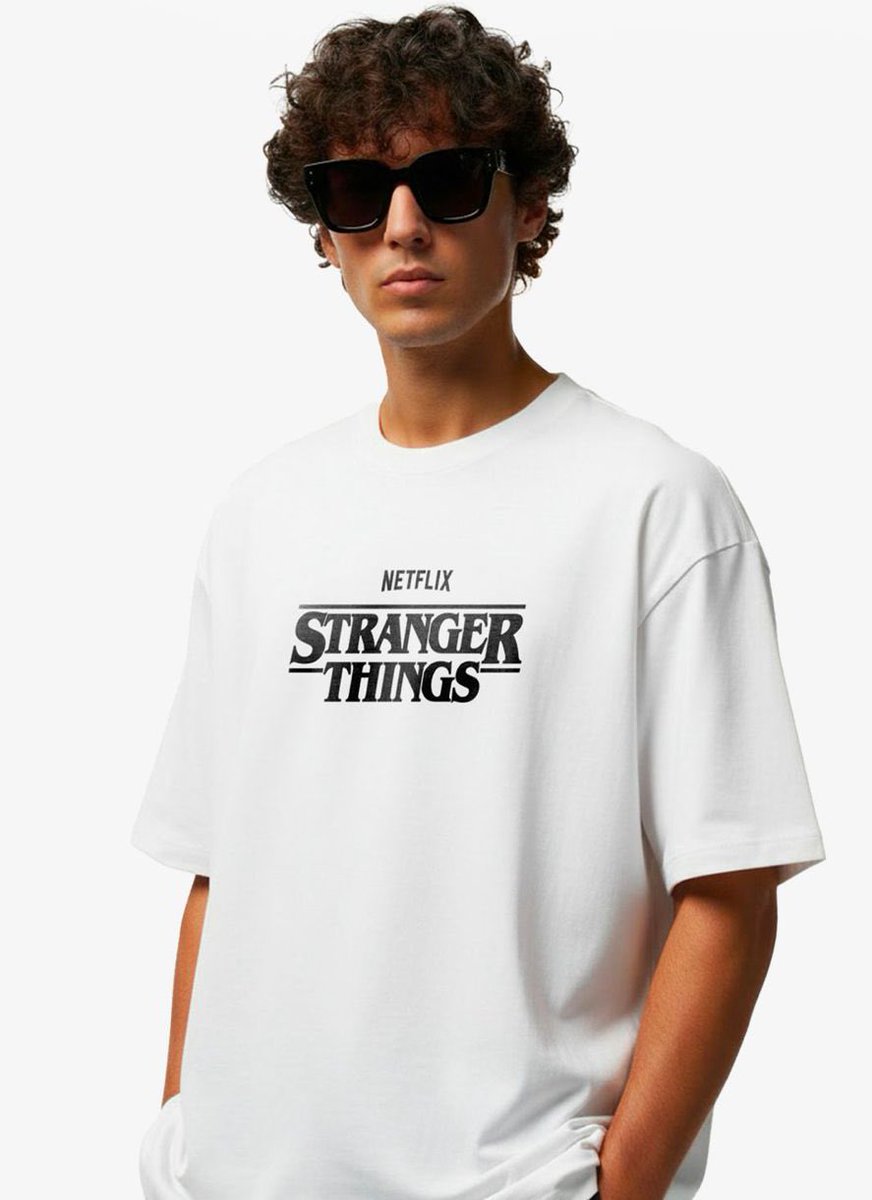 ReyesClothes's tweet photo. Quand l’univers 80’s devient réel.

5 pièces Stranger Things 🩸
Sous licence officielle.

Disponible ici ⬇️ 
https://t.co/4ooajBudkh https://t.co/yCzcTnKSqL