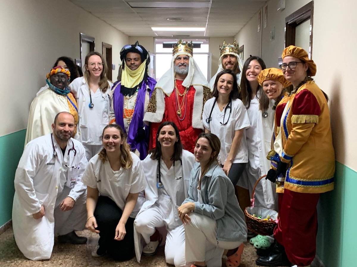 Hoy en <a href="/GVAsagunt/">DS Sagunt</a> hemos tenido una visita muy especial ♥️
Gracias al dúo TeenSpirit por regalarnos música, sonrisas y buena energía a pacientes, familias y profesionales.
Iniciativas así hacen el día un poco más bonito✨
Además nos han visitado sus majestades de Oriente 💫