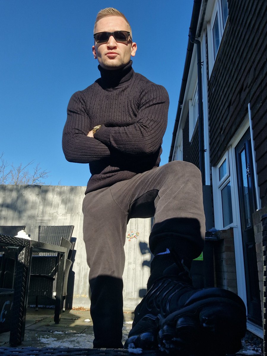 CashMasterGary's tweet image. Nothing better than a manipulative alpha male getting your high, is there bitchboy?

#forcedintox #poppers