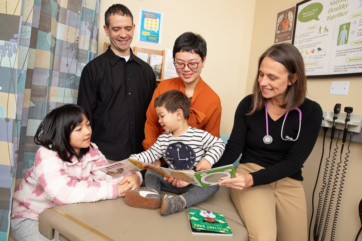 reachoutandread's tweet image. Reach Out and Read is built on science. 📚 Peer-reviewed research shows our model changes parental reading habits and boosts children’s language outcomes — across families of all kinds nationwide.