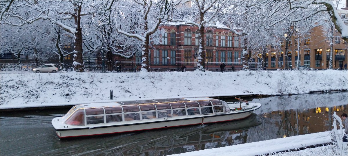 _Michje's tweet photo. Winter in Utrecht.  #sneeuw #Utrecht #winterwonderland #snow #domstad  2/3 https://t.co/5eKV6VbMMt