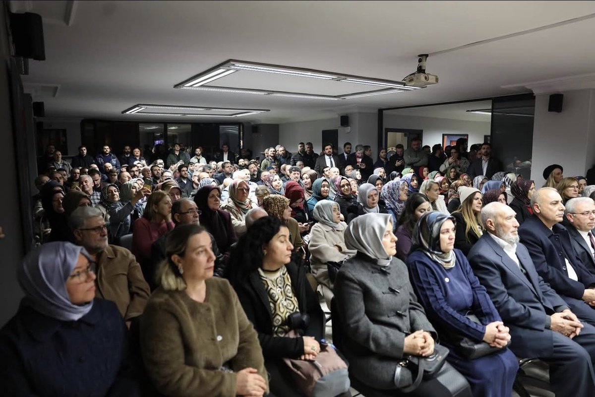 Akgencbagcilar's tweet photo. Bağcılarımızda Bayrak Değişimi

3 kademe teşkilât mensuplarımızla birlikte İlçe Başkanlığımızın devir teslim törenini gerçekleştirdik.💐

Görevi devreden Muhammed Yavuz Gültepe (@MYGultepe )başkanımıza çalışmaları ve emekleri için teşekkürlerimizi sunuyoruz.

Görevi devralan Mikayil Çakır (@CakirMikayil )başkanımıza da hayırlı olsun diyor, çalışmalarında muvaffakiyetler diliyoruz.

Birlikteliğimiz daim,teşkilatımız için hayırlı uğurlu olsun.