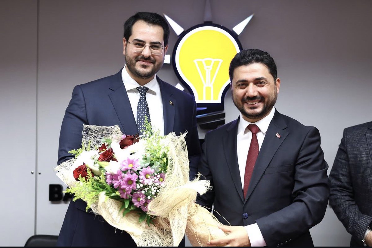 Akgencbagcilar's tweet photo. Bağcılarımızda Bayrak Değişimi

3 kademe teşkilât mensuplarımızla birlikte İlçe Başkanlığımızın devir teslim törenini gerçekleştirdik.💐

Görevi devreden Muhammed Yavuz Gültepe (@MYGultepe )başkanımıza çalışmaları ve emekleri için teşekkürlerimizi sunuyoruz.

Görevi devralan Mikayil Çakır (@CakirMikayil )başkanımıza da hayırlı olsun diyor, çalışmalarında muvaffakiyetler diliyoruz.

Birlikteliğimiz daim,teşkilatımız için hayırlı uğurlu olsun.