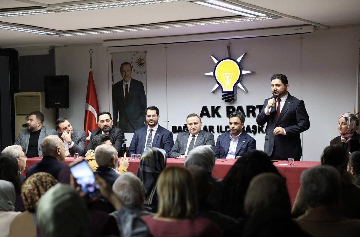 Akgencbagcilar's tweet photo. Bağcılarımızda Bayrak Değişimi

3 kademe teşkilât mensuplarımızla birlikte İlçe Başkanlığımızın devir teslim törenini gerçekleştirdik.💐

Görevi devreden Muhammed Yavuz Gültepe (@MYGultepe )başkanımıza çalışmaları ve emekleri için teşekkürlerimizi sunuyoruz.

Görevi devralan Mikayil Çakır (@CakirMikayil )başkanımıza da hayırlı olsun diyor, çalışmalarında muvaffakiyetler diliyoruz.

Birlikteliğimiz daim,teşkilatımız için hayırlı uğurlu olsun.