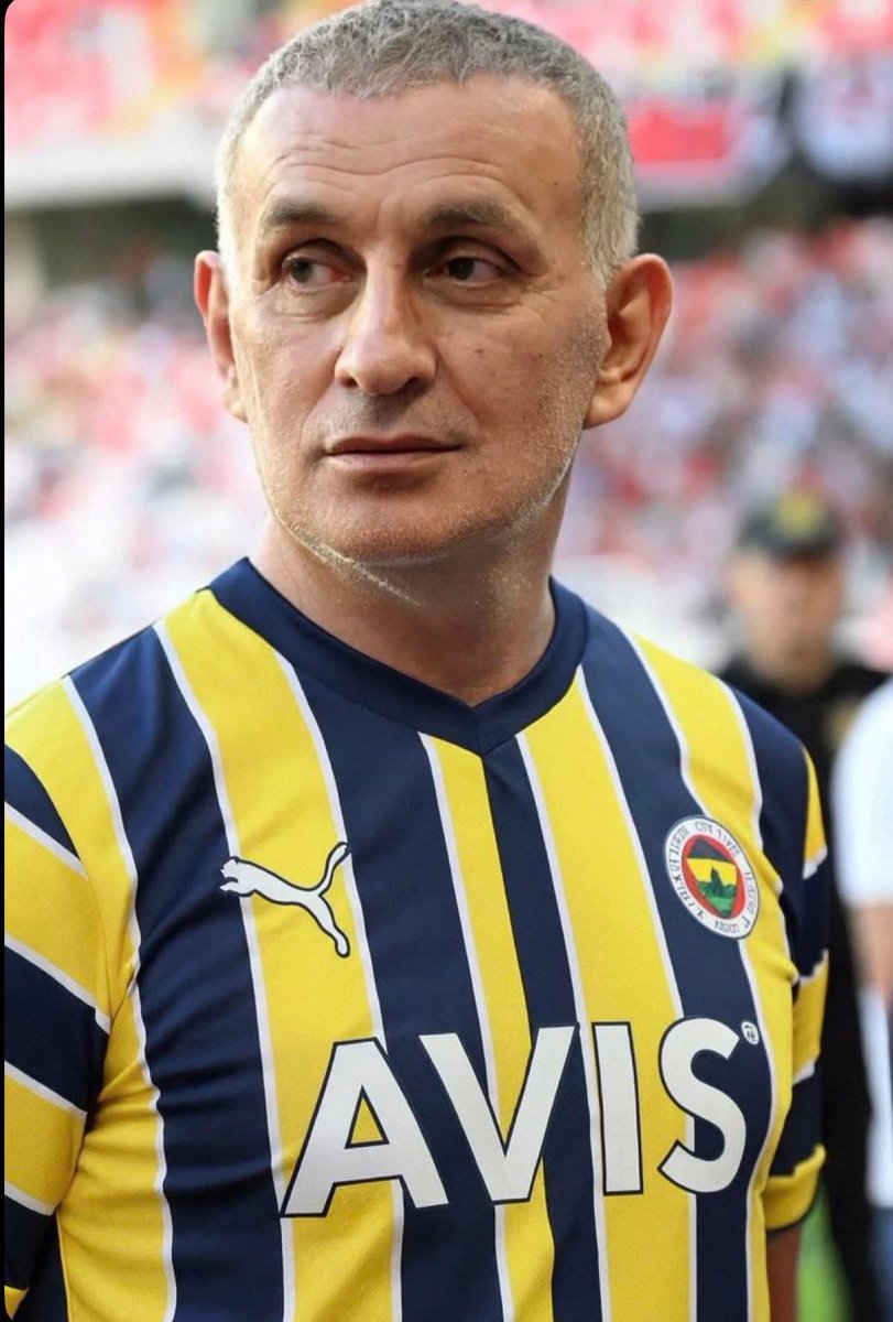 Erman Toroğlu;
Normalde bugün Süper Kupa'da Şampiyon olması gereken Galatasaray sadece finale yükseldi.
Görünüşte Trabzon'lu olan ama gerçekte fenerbahçe'li oldugu bilinen İbrahim Hacıosmanoğlu fenerbahçe kupa kazansın diye onları da kupaya dahil etti. 🔥