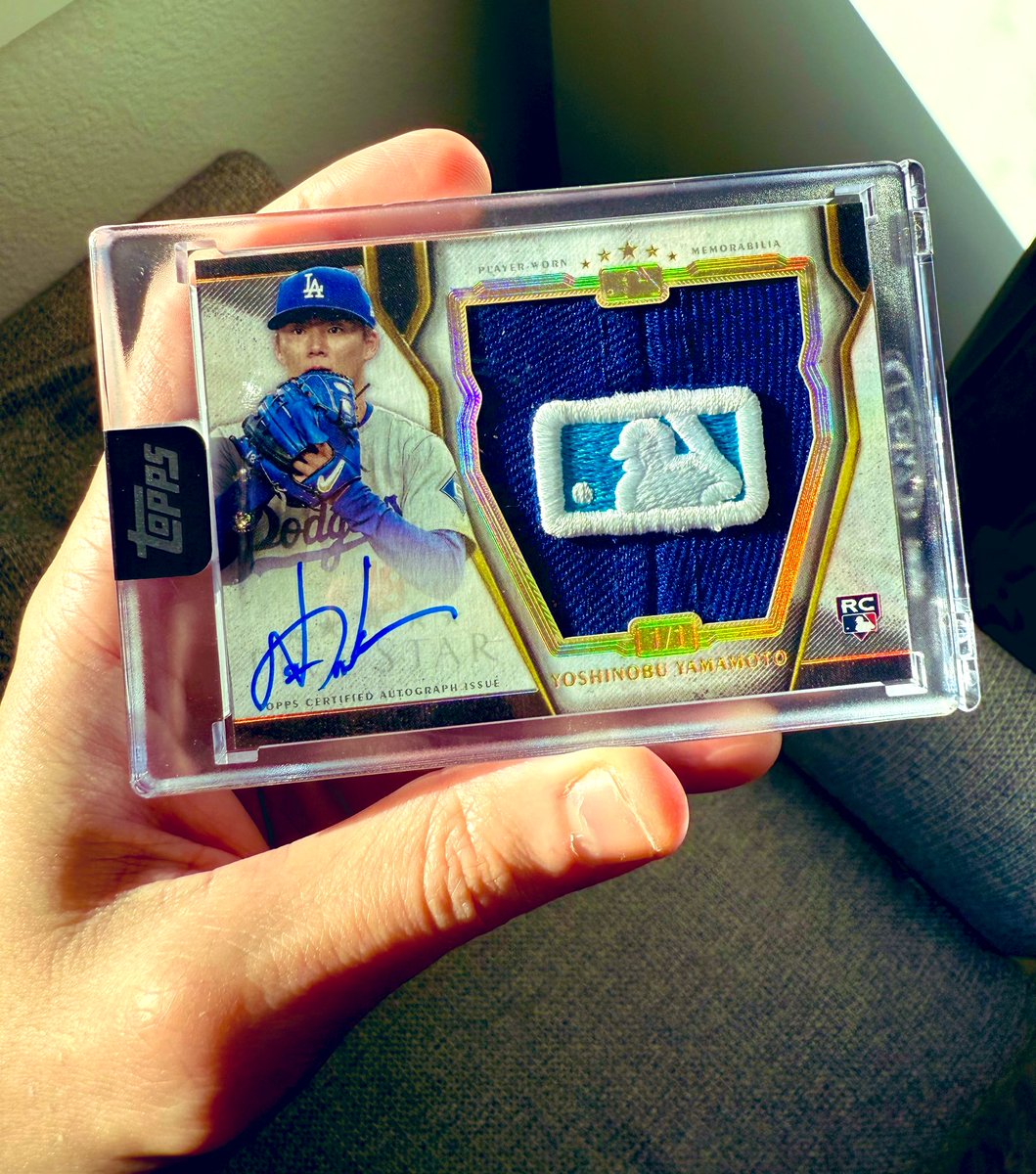 Topps's tweet image. 1/1 rookie patch autograph card of Yoshinobu Yamamoto 😮‍💨 🇯🇵