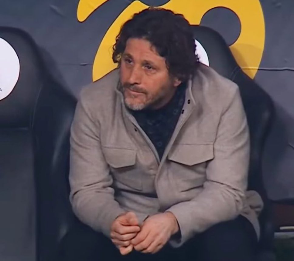 Çığlık atacak kadar dolup,sessiz kalacak kadar çaresiz kalmanın fotoğrafı..

İyi niyetinden,hırsından şüphemiz yok hocam. Elindeki kadro bu maalesef.. İyisiyle kötüsüyle yanındayız.