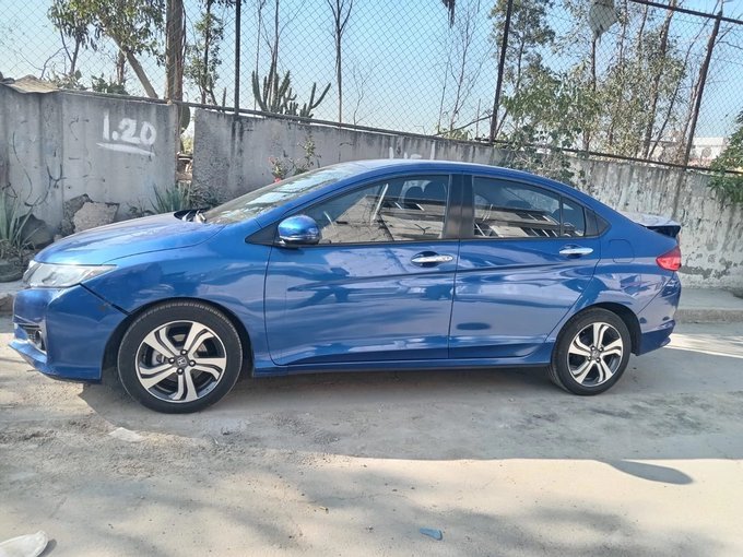 capi_abril's tweet image. Buscada por las autoridades.

La Sra. Gaby Gómez Córdoba, de 43 años, es la presunta responsable de atropellar y arrastrar al repartidor Roberto. Ella conducía el vehículo Honda City. Se presume que huyó del estado esa misma noche y actualmente no se encuentra en su domicilio. Si