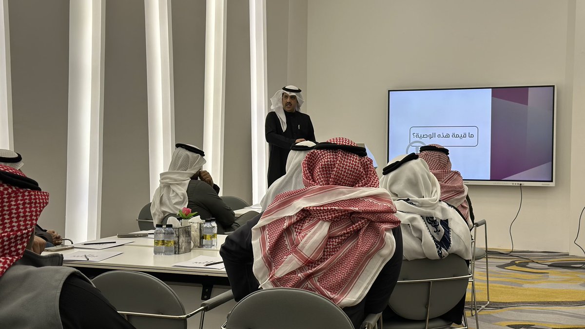 hanadimu_t's tweet photo. اختتم فريق سفراء #جمعية_الأدب_المهنية 
 في #حفر_الباطن ورشة عمل :
 (كيف نقرأ النصّ الأدبيّ؟)
التي قدمها: أ.جراح الراكان @J_Alrakan  
حيث مرت بها عقول واعية شاركت فأثرت، ودار الحوار فيها حول منهجيّات قراءة النصّ الأدبيّ، وكيفيّة الوقوف على أدبيّة النص.. https://t.co/iWn0KrUQ8D