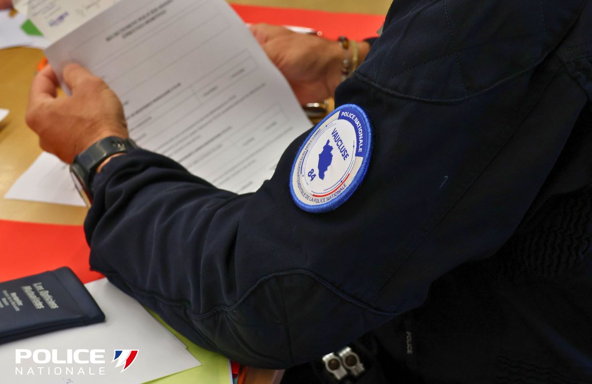 #Recrutement 🚔 | En 2026, engagez-vous au service des autres !
La 2ᵉ session de recrutement de policiers adjoints (Vaucluse) débute le 12 janvier.
✔️ Sans diplôme
✔️ Contrat 3 ans
✔️ Formation rémunérée
🗓️ Inscriptions jusqu’au 05/03/2026
👉 police-nationale.interieur.gouv.fr/nous-rejoindre…
