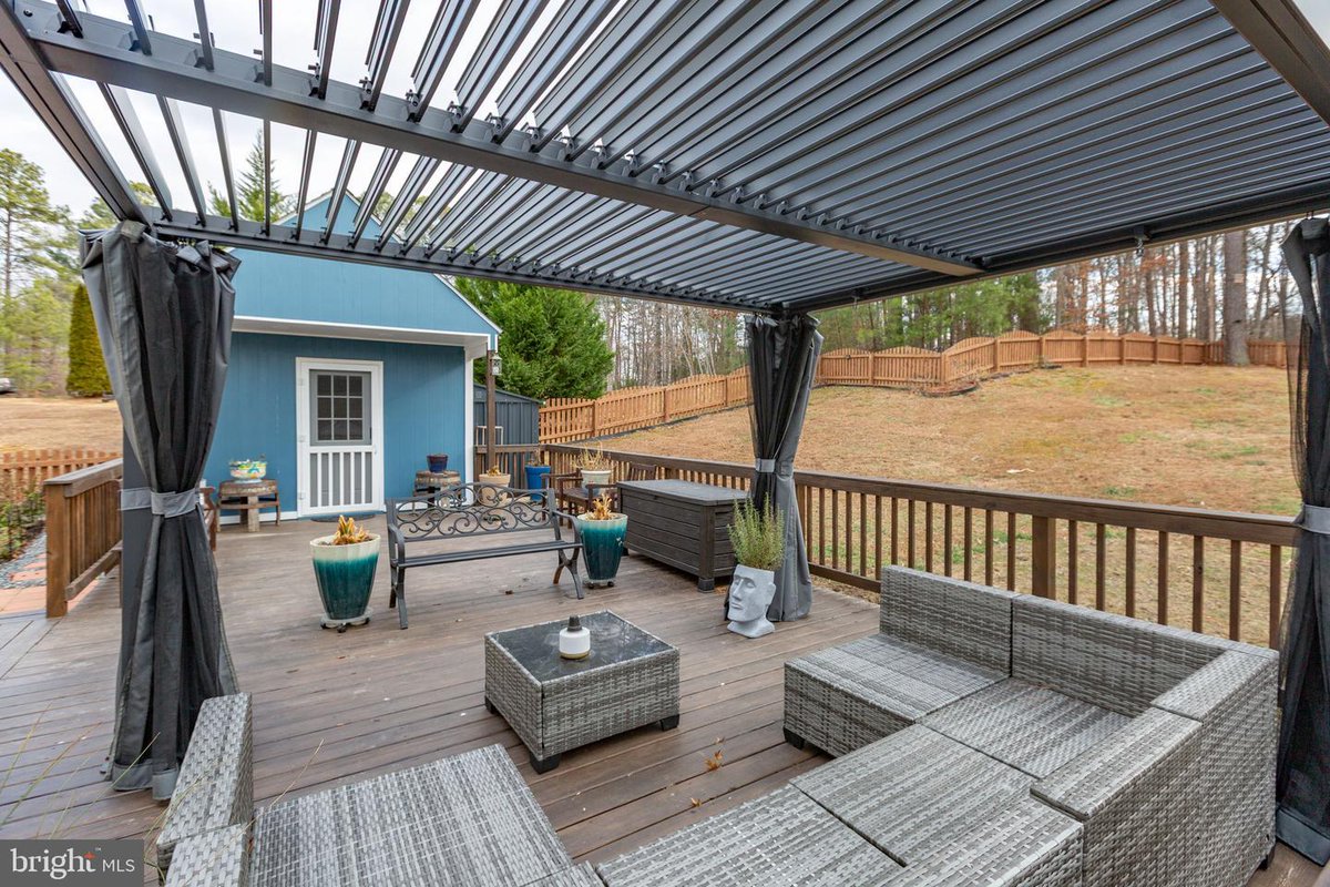 🌿 #OnTheMarketMonday
📍 13408 Mason St, Woodford, VA
This adorable Cape Cod sits on 1 private acre with no HOA, offering peaceful country living just minutes from VRE, Fredericksburg, and major routes. 🏡
coldwellbankerelite.com/listing/VA/Woo…