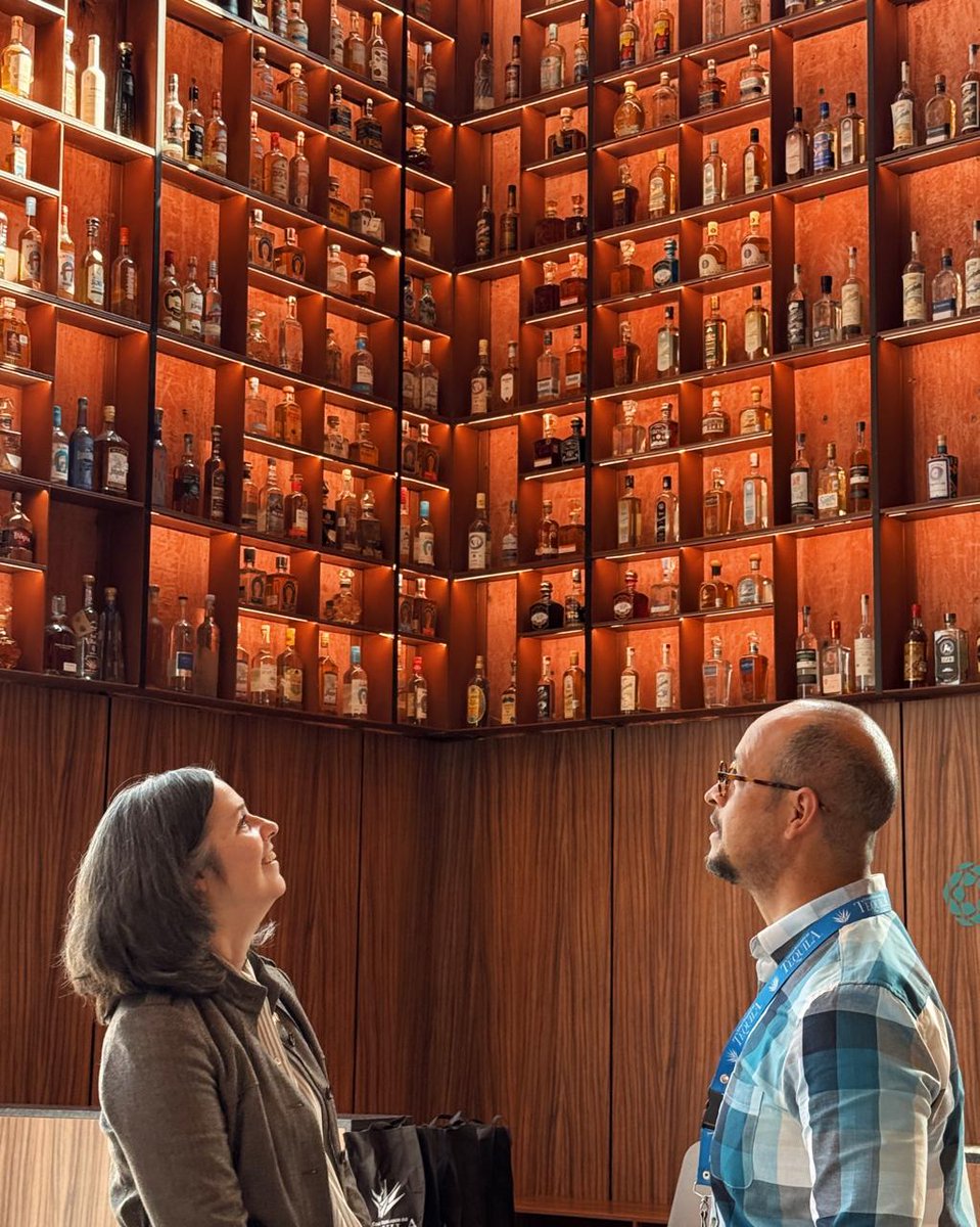 Recientemente, la Cónsul General Amy tuvo la oportunidad de recorrer este espacio increíble junto con el equipo de Tequilab Lab y el MEG: visitamos el museo, exploramos sus exposiciones y conocimos las instalaciones del Centro de Negocios. Es un proyecto que mezcla cultura,