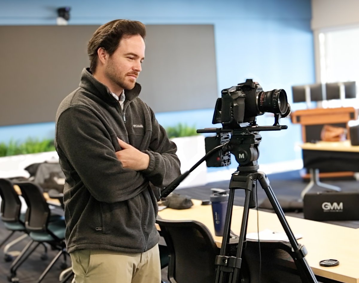 IronStrideM's tweet image. We’re so grateful for a wonderful year and couldn’t have asked for a better way to close it out — doing what we do best! Here’s a look at our IronStride team in action. 

#WilmingtonNC #DecemberRecap #BehindTheScenes #Marketing #IronStrideInAction