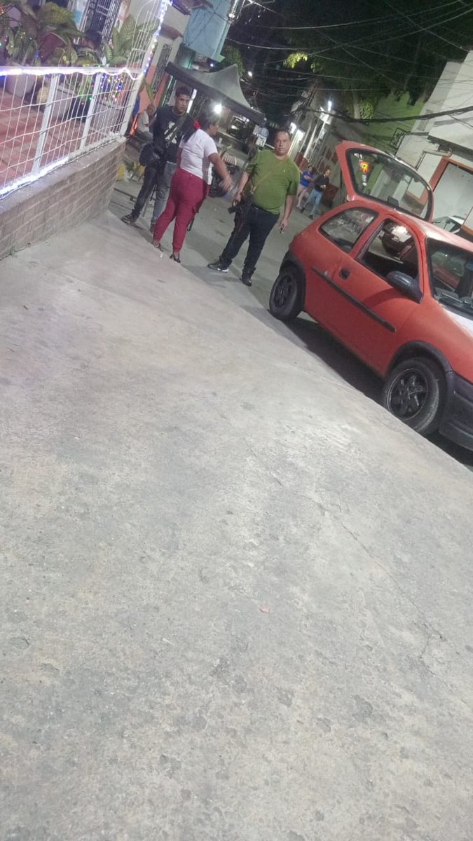 jesusmedinae's tweet photo. La vieja del Clap del Barrio "el Guarataro", en Caracas de nombre Josefina Rodriguez, mejor conocida  como alias "Chepina" es la que está entregando a opositores a los grupos para policiales armados llamados colectivos. https://t.co/yWcM2sdl7e