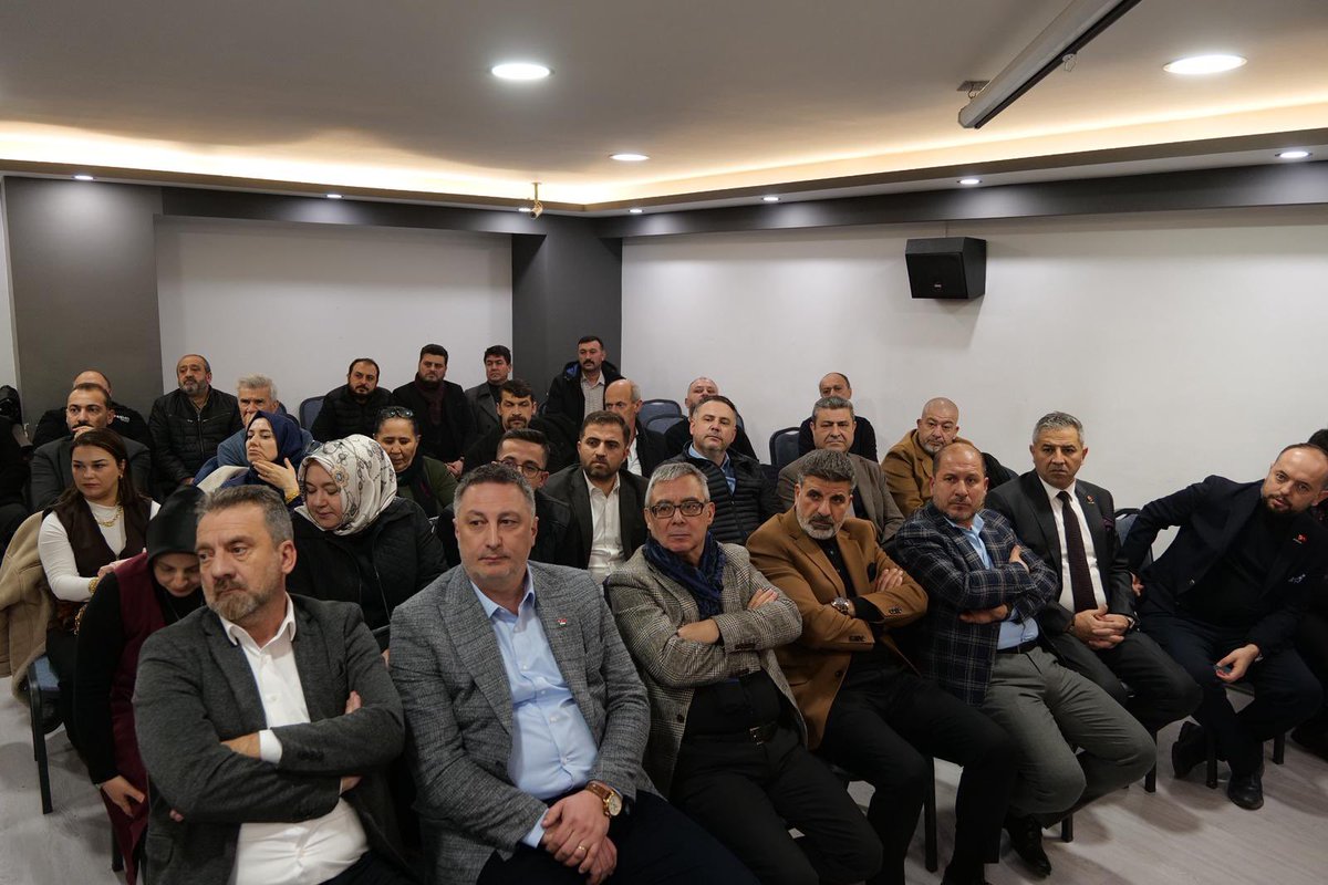 Tepebaşı Daraltılmış İlçe Danışma Meclisi Toplantımızı;
Önceki Dönem Enerji ve Tabii Kaynaklar Bakanımız Fatih Dönmez,
MKYK Üyemiz ve Milletvekilimiz Nebi Hatipoğlu,
MKYK Üyemiz Mürsel Çavdar,
İl Başkan Vekilimiz Abdülkadir Sönmez,
İlçe Başkanımız Serhat Tunç, meclis üyelerimiz,