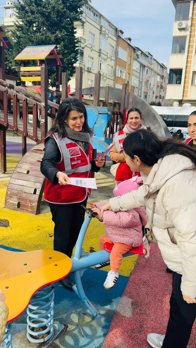 Hane hane umudu büyüteceğiz.
Bu düzeni kadınların gücüyle değiştireceğiz. 

#HakkınızVar diyerek çaldığımız her kapıda, sıktığımız her elde ortak bir talep var:
Adalet, eşitlik ve insanca bir yaşam.

Gerçeklerin, yalanlar karşısındaki gücü; halkımızın vicdanında, dayanışmasında