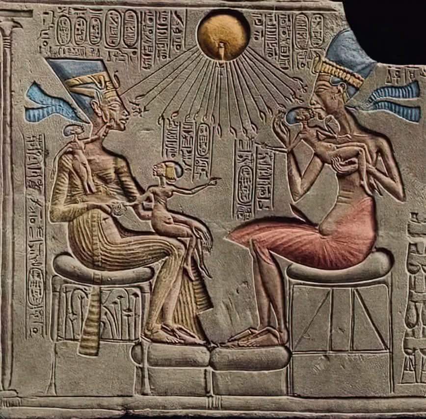 This ancient love letter, written by Pharaoh Akhenaten around 1350 BC, is one of the oldest known examples of its kind and offers a rare and intimate window into the emotional world of one of Egypt’s most famous royal couples. Akhenaten, renowned for his radical shift in