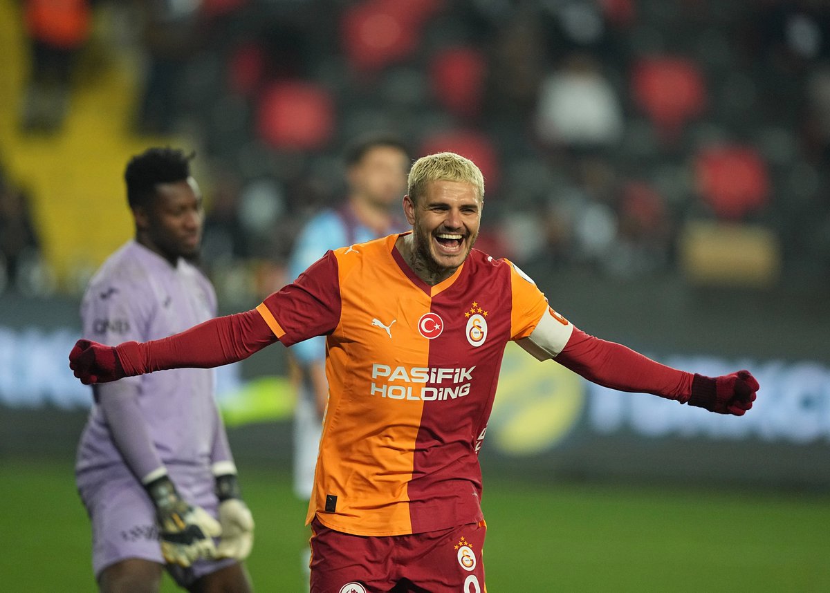 Rakip ceza sahasında topla buluştuğunda çalmaya başlayan şarkıyı biliyorsunuz... 🎶