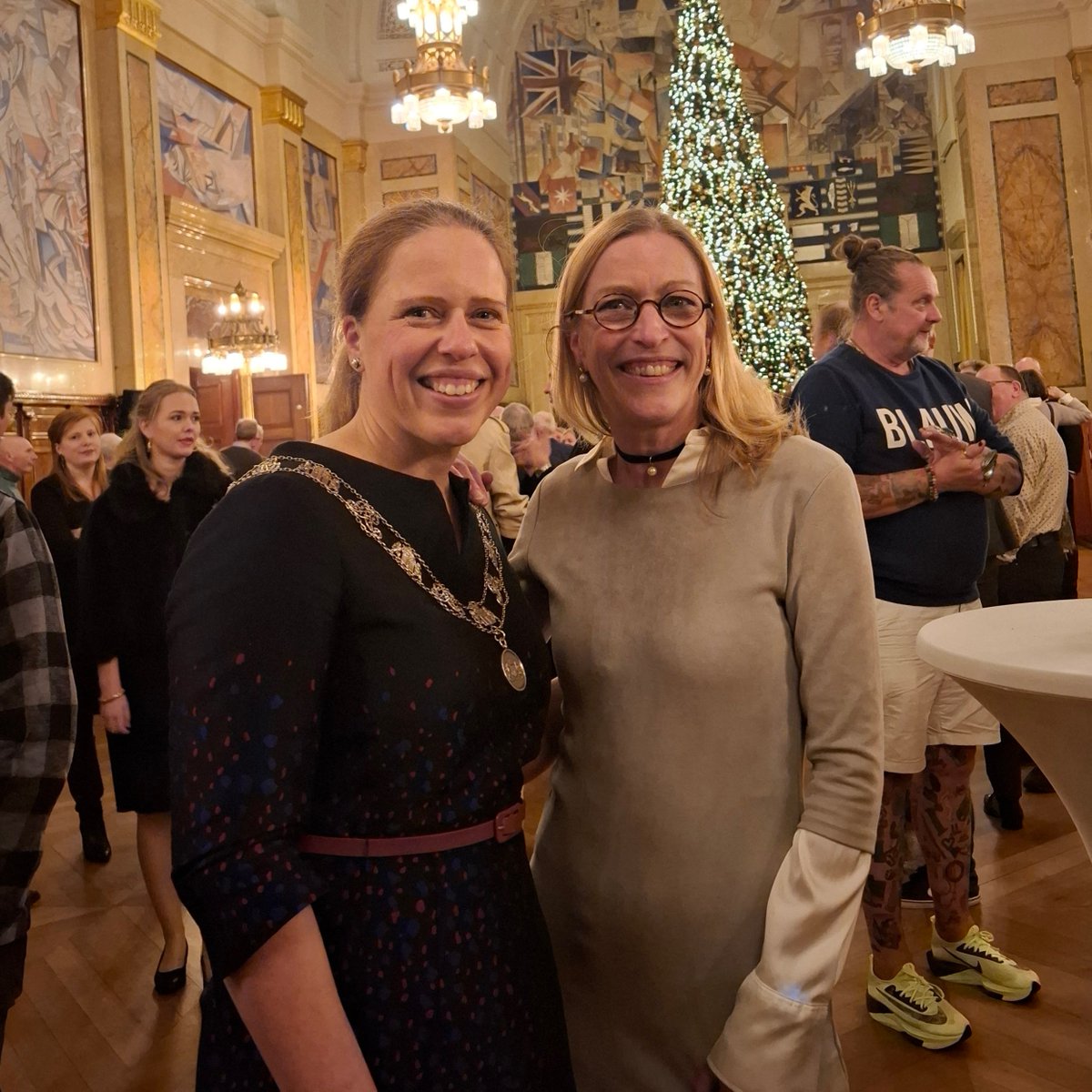 Borrelen met de Burgemeester. 
💚🤍💚

<a href="/carolaschouten/">Carola Schouten</a>