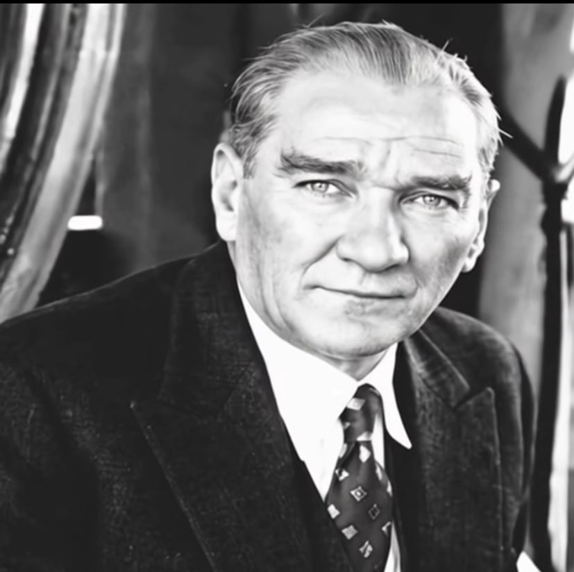 O put değil,
O dinsiz değil,
O mason değil,
O Atadır.
O Önderdir.
O TÜRK’ÜN BABASIDIR!