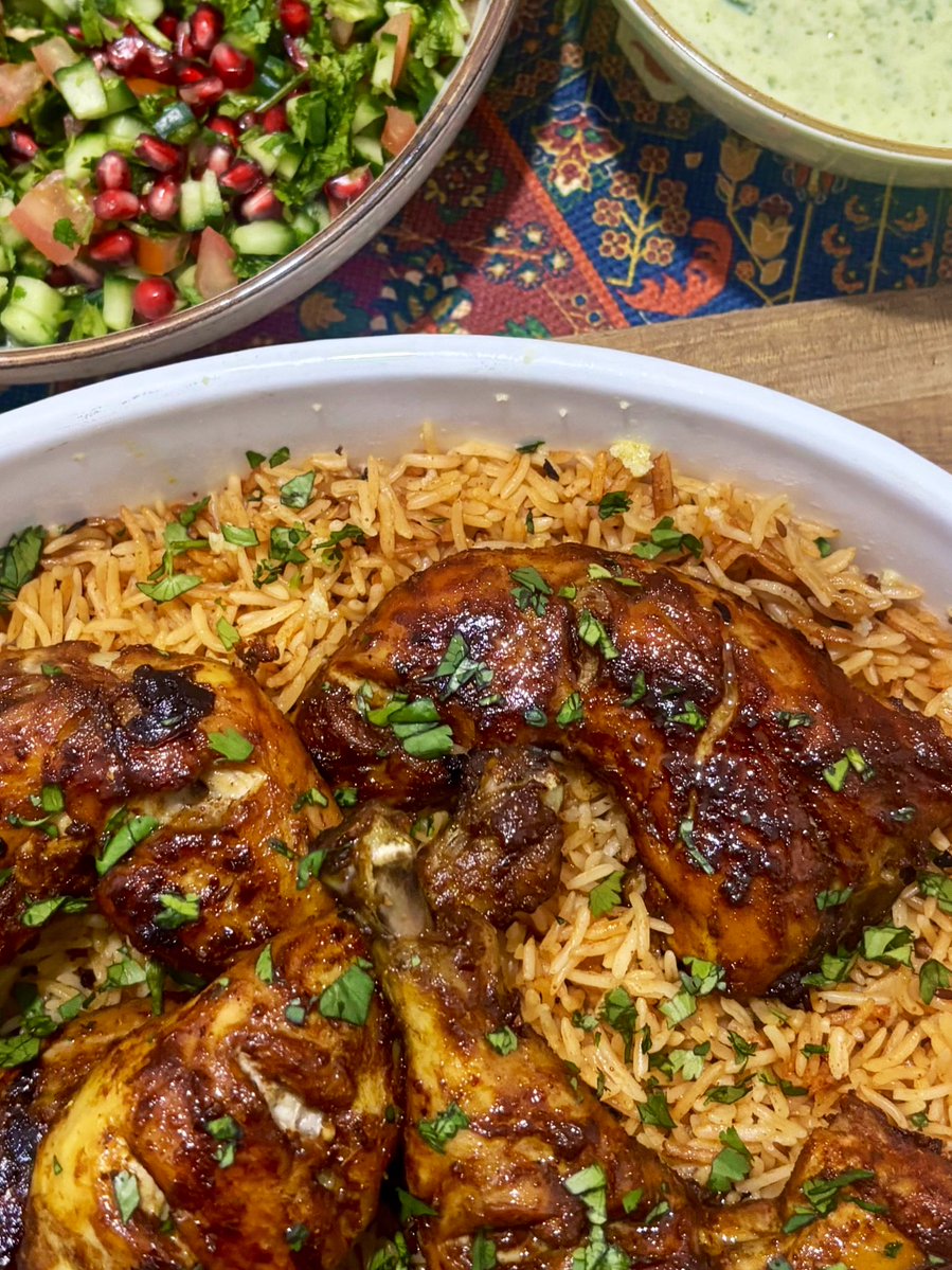 today for dinner, i made chicken kabsa with pomegranate salad and mint-coriander chutney 🍗