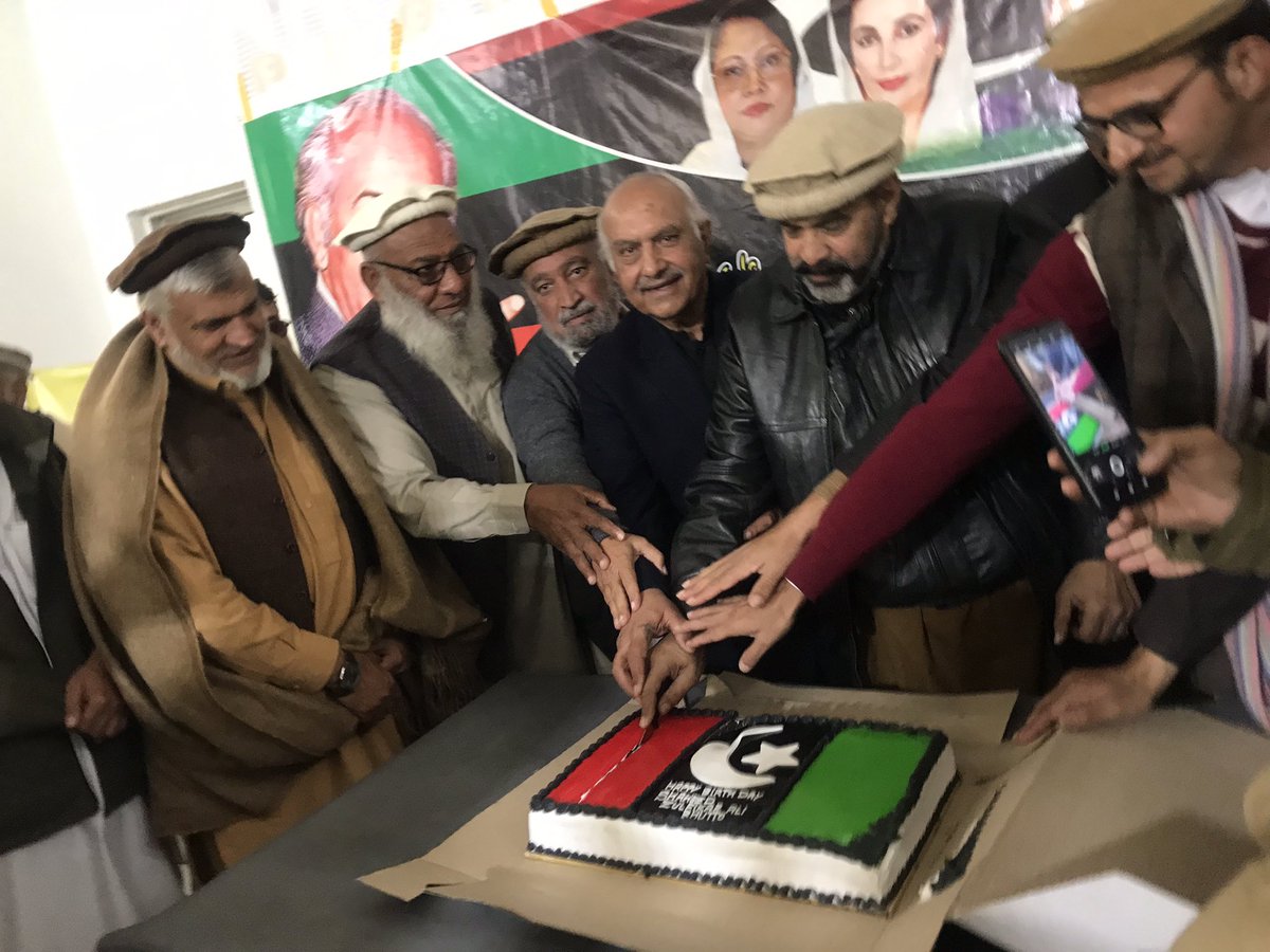 nsrmzy's tweet photo. بھٹو شہید نے اس ملک مین ایک غیر طبقاتی معاشرہ جس مین اقتصادی اور سماجی انصاف ہو قائم کرنے کیلیے جو تحریک شروع کی تھی ہم وہ جاری رکھین گے-ڈاکٹر نثار@MediaCellPPP @BBhuttoZardari @AseefaBZ https://t.co/fCsEFgSWoy