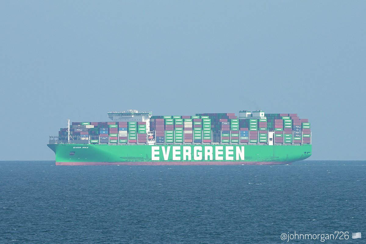 johnmorgan726's tweet photo. At 366 meters the EVER MAX, IMO:9935208 #EVERGREEN M-class #ContainerShip en route to Norfolk, Virginia, flying the flag of Singapore 🇸🇬. #ShipsInPics #EverMax https://t.co/neu3zqk599