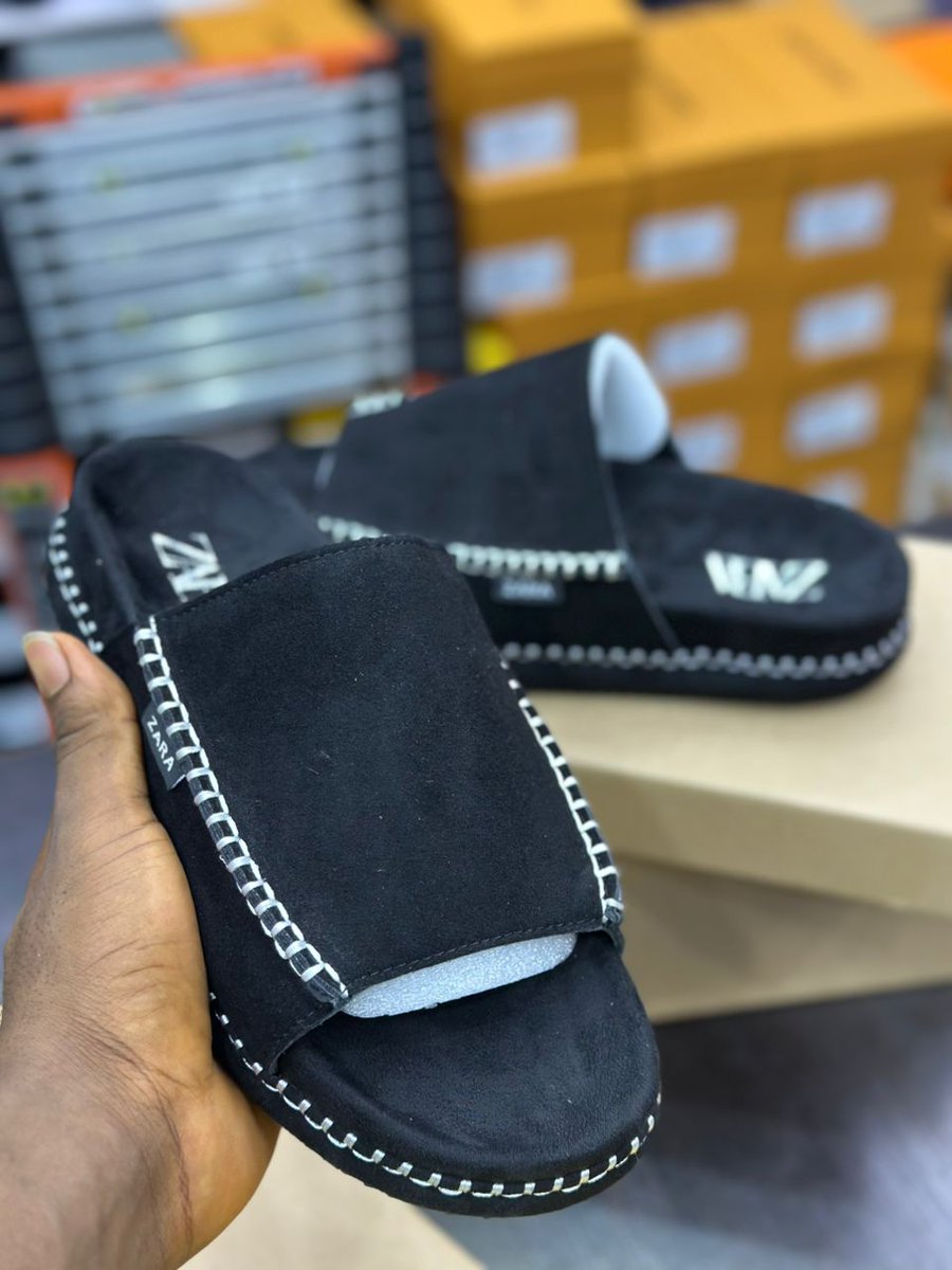 Praize_feet's tweet photo. Size: 40____46
Price: 46,000
Send a Dm 
Delivery nationwide 🚚🇳🇬 

President Tinubu Onyeka Osimehn https://t.co/uLOPhYsCZa