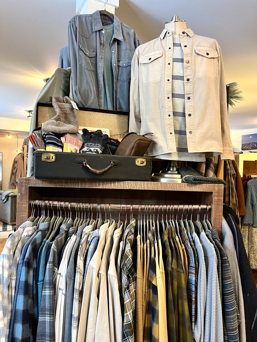 Stylish clothes, home décor, and unique gifts 👗🎁

Janine’s Home and Style Boutique is where you find something cozy and chic to wear for après ski or a special piece to freshen up your home! 
🔗 janine-homeandstyle.com
#visitvt