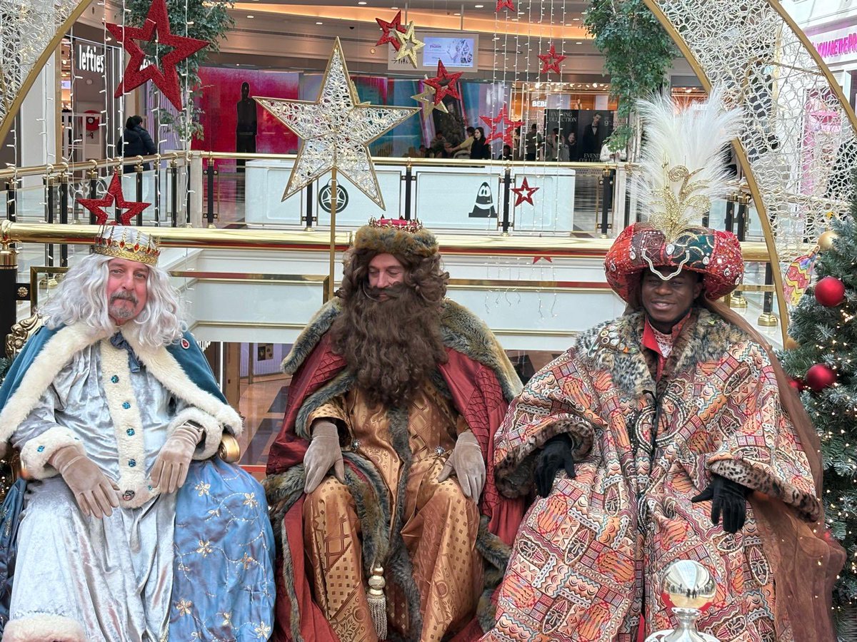 Marga_PSOE's tweet photo. Hola, me echáis una mano?

Podéis quitar al muchacho negro?, le da miedo a mi hijo Sixto.

Tuiter haz tu magia 🙏🏽 https://t.co/gSy0oGrXzn