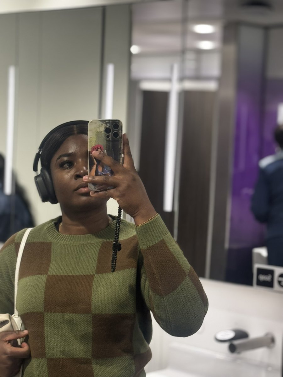 jaye_xy1's tweet photo. Birthday mood🤪😍 #jayequeen #birthday #jan06 https://t.co/3jkZtx0M1j