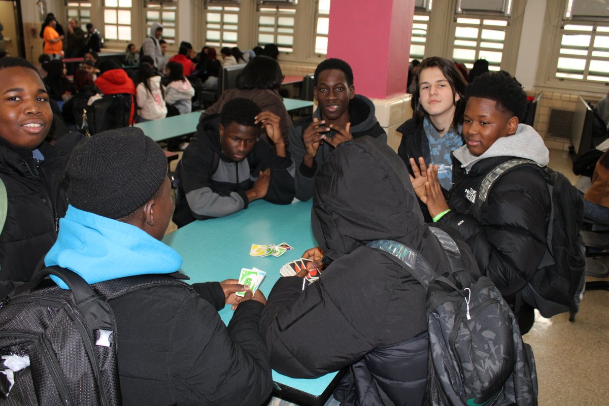 CrotonaHig23817's tweet image. "New year, same crew. Starting the semester strong with good company and great conversations. 💬✨ #FirstLunch #SchoolLife #FriendshipGoals"