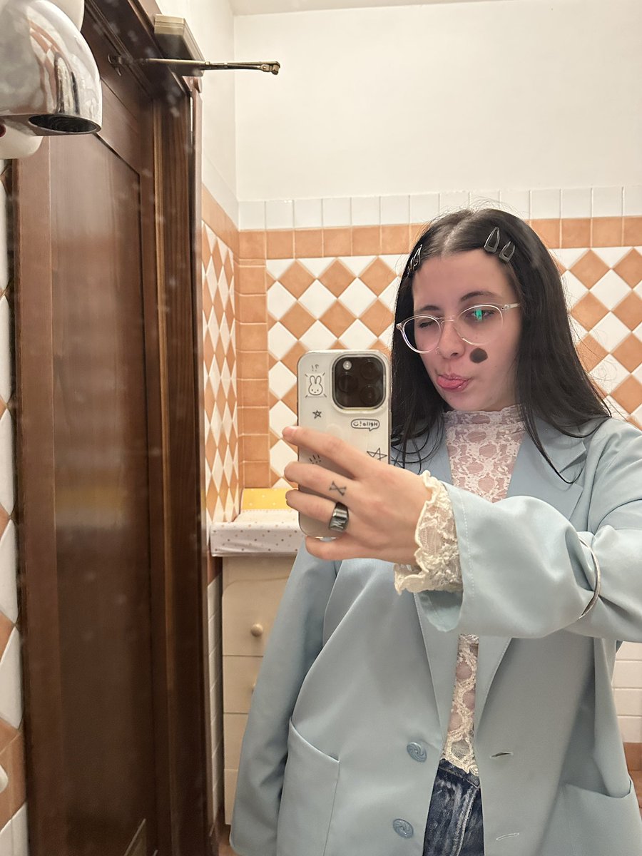 erika ⚔️⭐️ on tour! tweet media