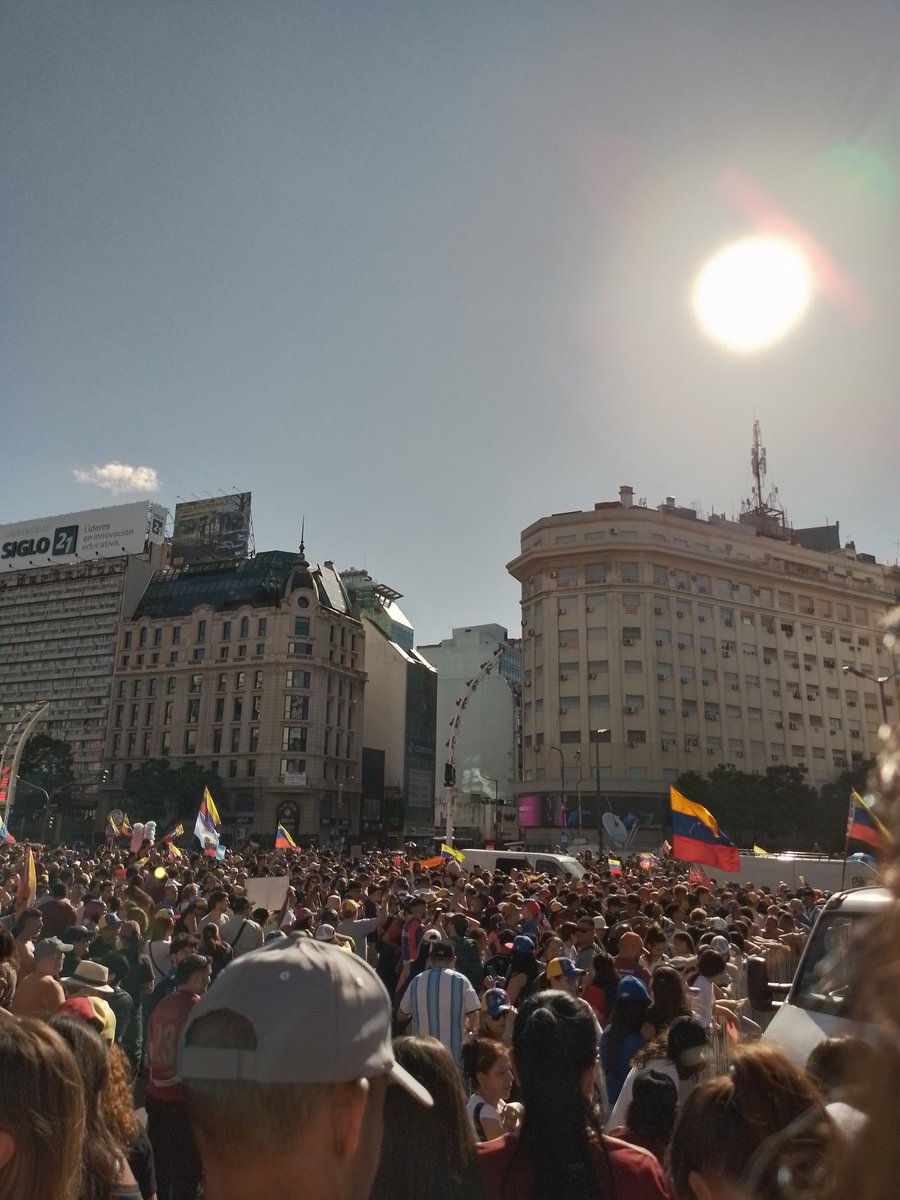 marisolR3's tweet photo. Adios a la dictadura 🙏🇻🇪🙌 https://t.co/y121X2xIJi