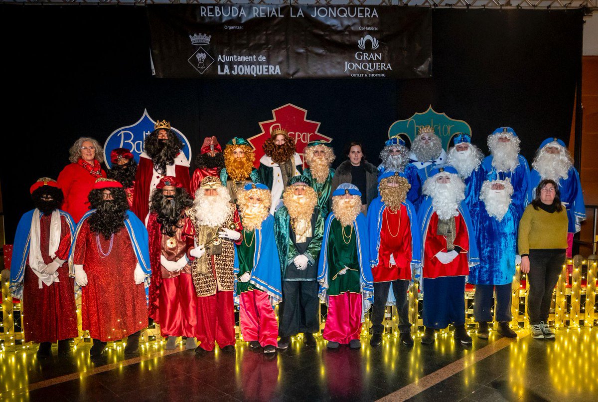 ✨ Els Reis d'Orient arriben a #LaJonquera per portar regals a tots els nens i nenes. Ha sigut una nit màgica!

🤩 Gràcies per la visita i també a les persones i entitats col·laboradores per la vostra implicació. En especial, volem agrair la col·laboració del <a href="/granjonquera/">Gran Jonquera</a> 👏