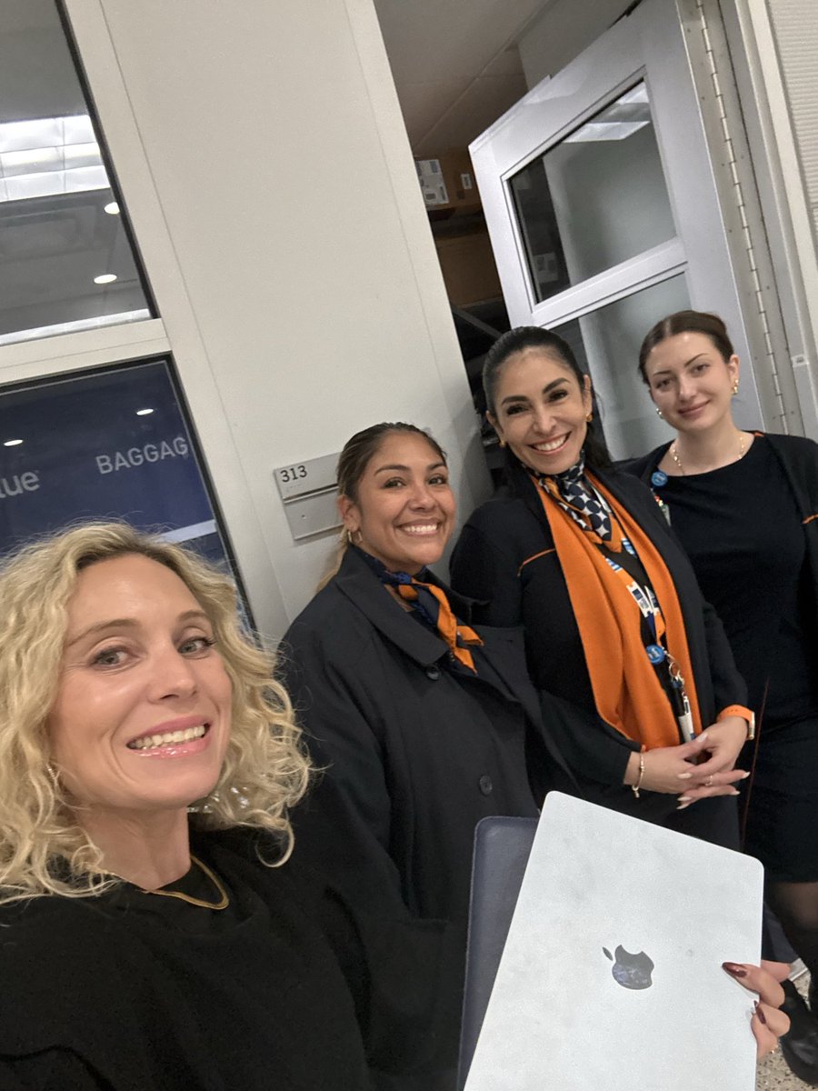 StiresStylin's tweet photo. Thank you thank you THANK YOU to the amazing team @JetBlue Vegas and the Orlando/NYC crew for tracking me down and getting my laptop to me before I even realized I left it! There is a reason I am a loyal mosaic customer - the service! #flyjetblue #mosaic #bestairline #flights https://t.co/erPVVq04KP