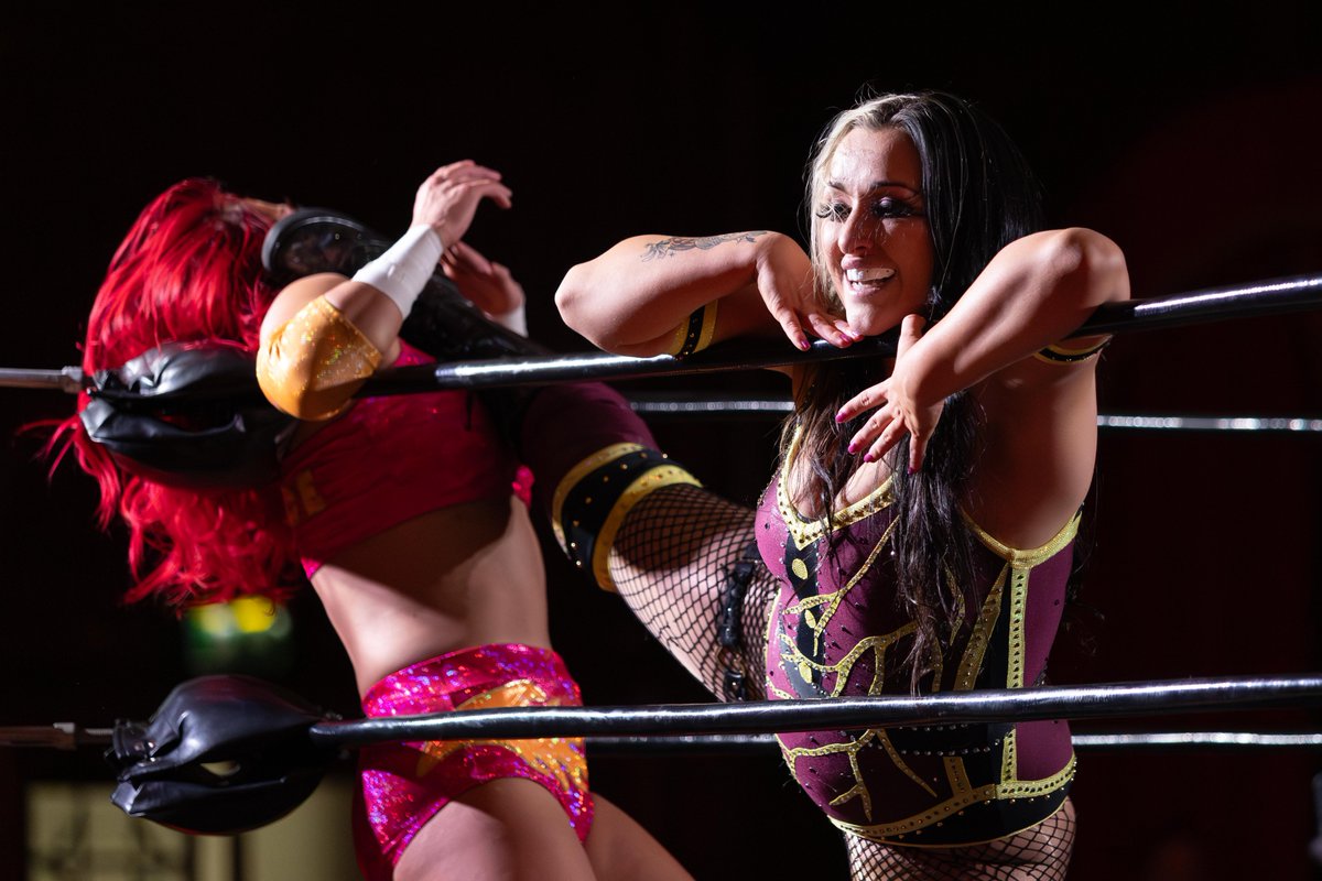 UkWrestlePic's tweet photo. It must take some skills to boot someone in the chops and pose wonderfully for the cameras simultaneously !! ??
Nicely done Alexxis Falcon.
Live in London 103
#wrestling #womenswrestling #revolutionpro https://t.co/JPErqVMic8
