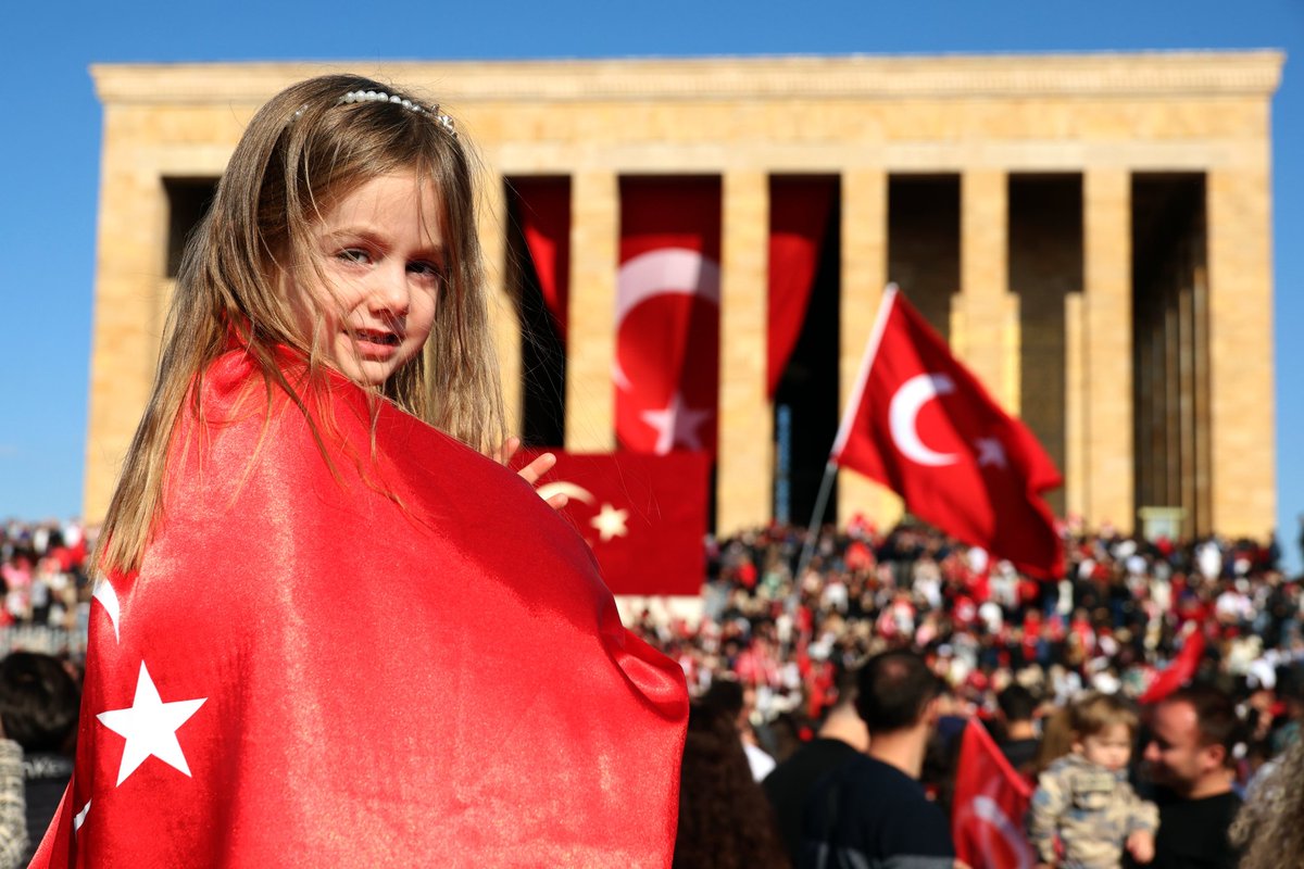 SerkanIsmail9's tweet image. These sons of bitches from #CHP and #FETO #PoliticalEngineering didn't stop hurting me and my family...
And I'm trying to help them, somehow...
...
Am I stupid, dear @eczozgurozel?
#Türkiye #EU #Democracy