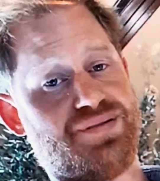 SoulJourner777's tweet photo. @people Yeah UK are you going to stand for this crap? How much will it cost the US taxpayer to put up $ for this stoned clown.  “People” when all comes out will you be prepared to answer questions on your support of these grifters. #MeghanMarkleExposed #HarryandMeghan #Spotify #Netflix https://t.co/BJCxH1ilth