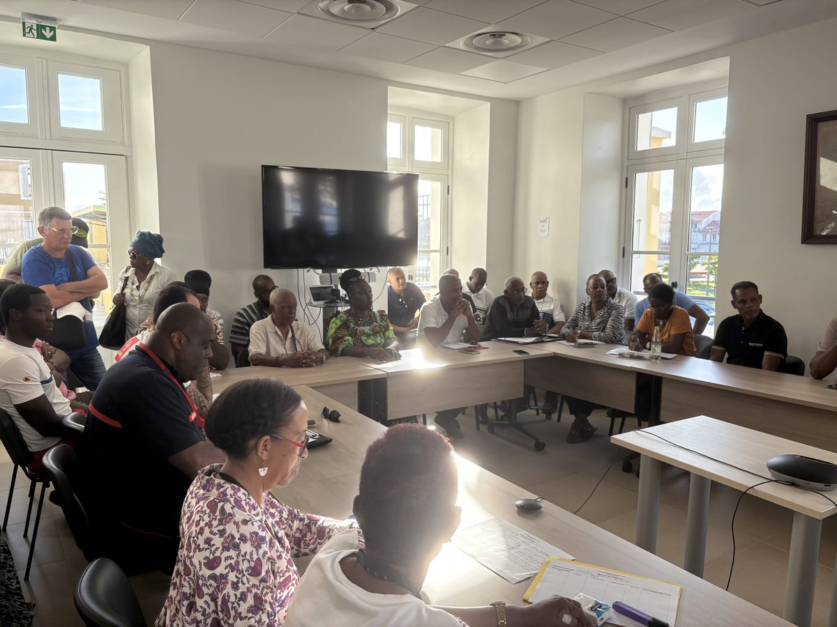 #Sécurité | Suite au drame survenu hier durant les festivités du carnaval à Pointe-à-Pitre, le préfet réunit en ce moment les groupes de carnaval et les différents acteurs en charge de la sécurité.