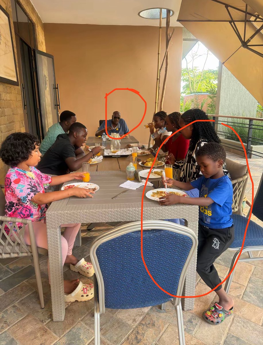 King Saha’s son and at the corner end is the grandfather Gen Salim Saleh 😂😂😂