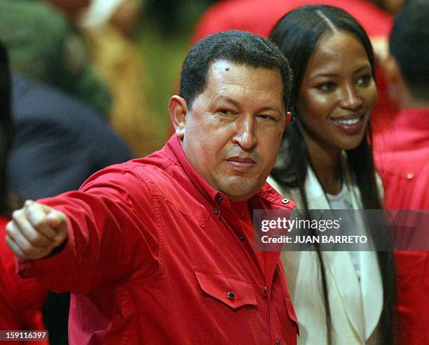 OldInternetFeel's tweet image. supermodel Naomi Campbell with Venezuelan President Hugo Chávez  in 2007