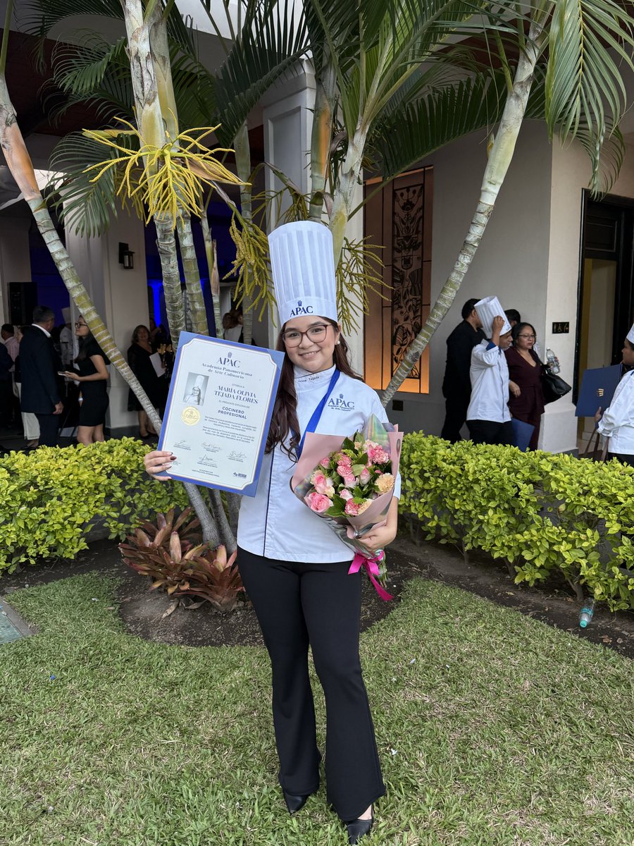 livtejada's tweet photo. Un sueño más cumplido, nutricionista, máster en endocrinología y ahora chef👩🏻‍🍳 https://t.co/arvutcze4r