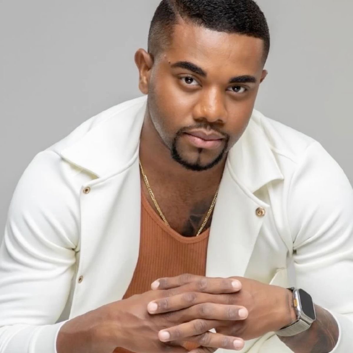 acervodobastet's tweet image. 🚨| VAI CHOCAR! 
Davi Brito é mais novo que Bastet.