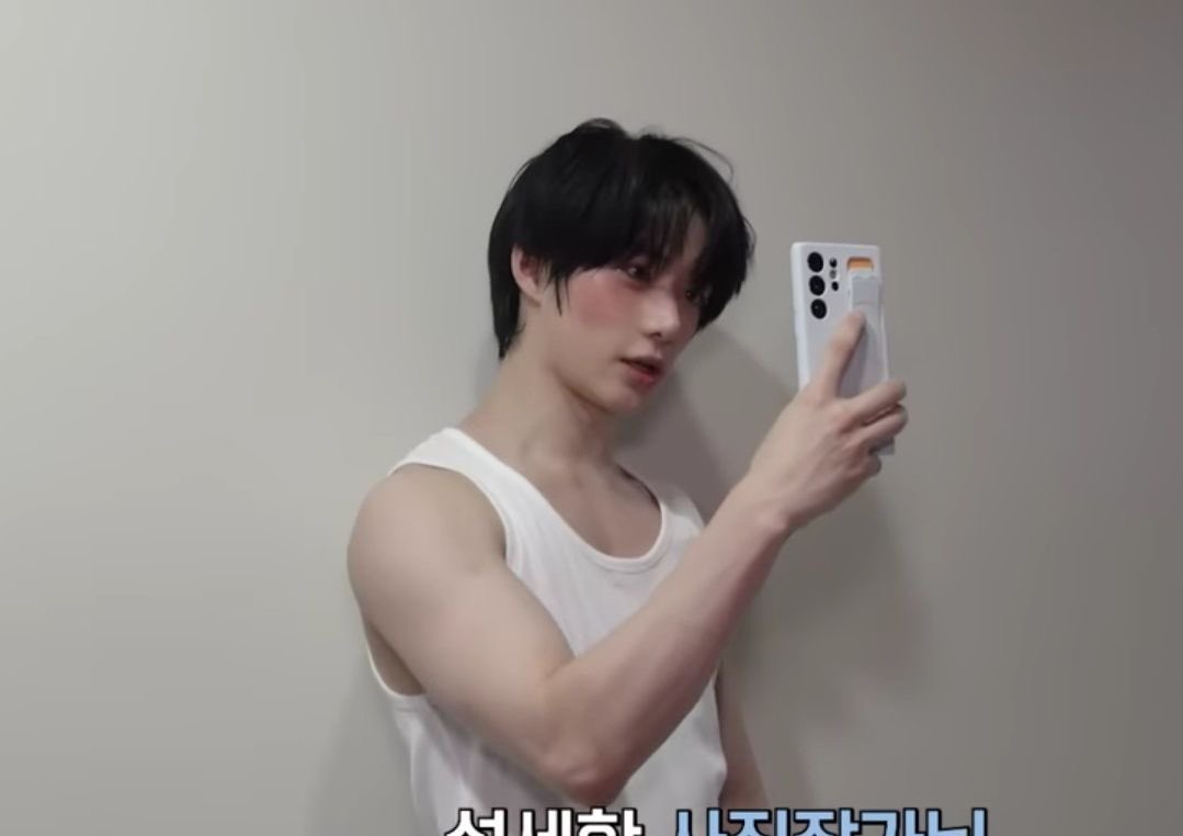 gazwbo's tweet image. the fact that he also had heavy blush on his cheeks