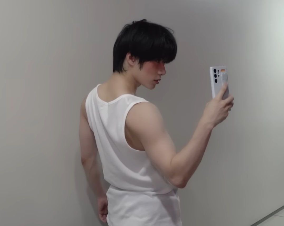 gazwbo's tweet image. the fact that he also had heavy blush on his cheeks