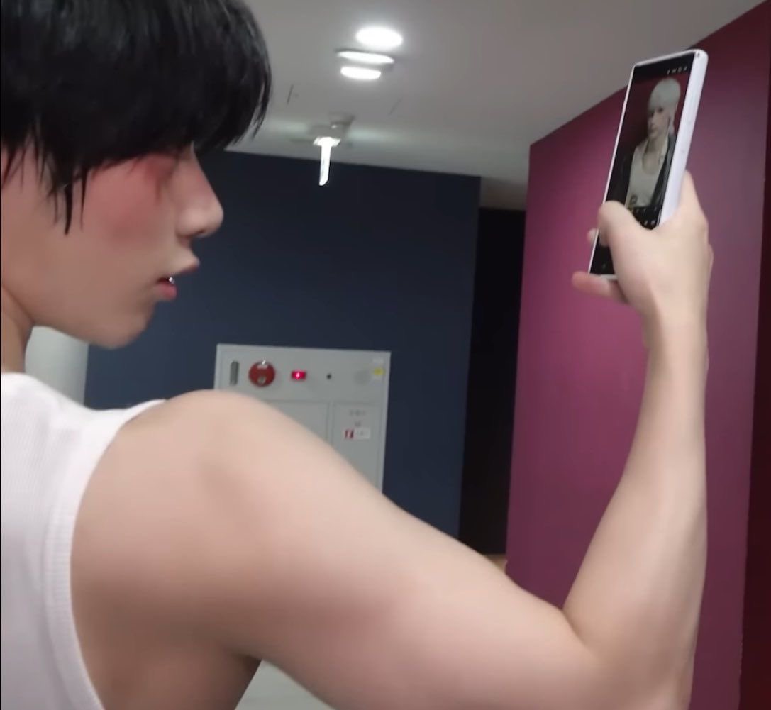 gazwbo's tweet image. the fact that he also had heavy blush on his cheeks