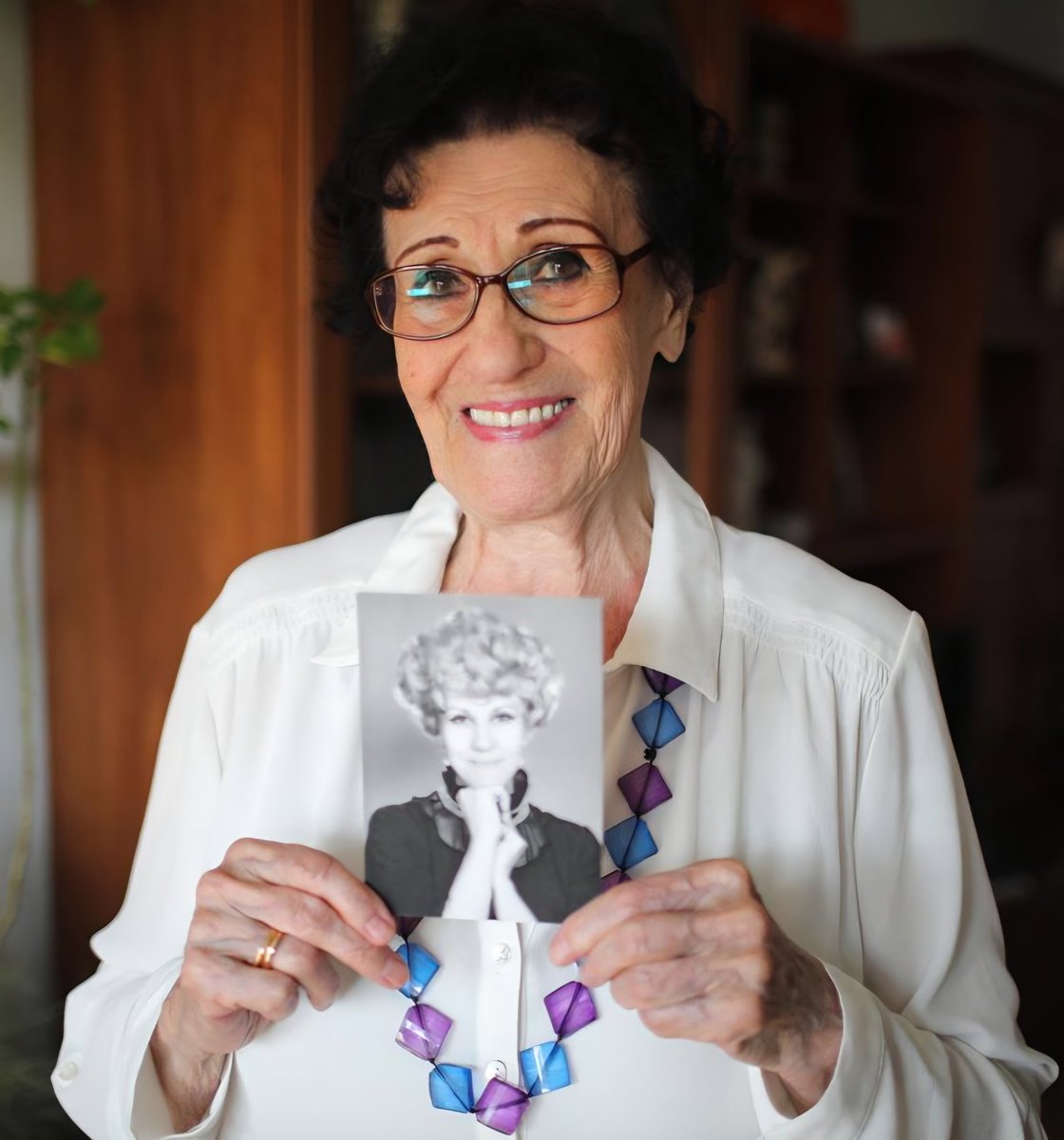 Dzisiaj 97. urodziny świętuje Danuta Dworakowska ps. "Lena", sanitariuszka z Powstania Warszawskiego. 🇵🇱
 
"Powstanie czasem mi się śni, bo zostawiło w psychice ślad chyba głębszy, niż można to ocenić, już we mnie zostanie jakaś rysa. Było także dla mnie największą szkołą życia.