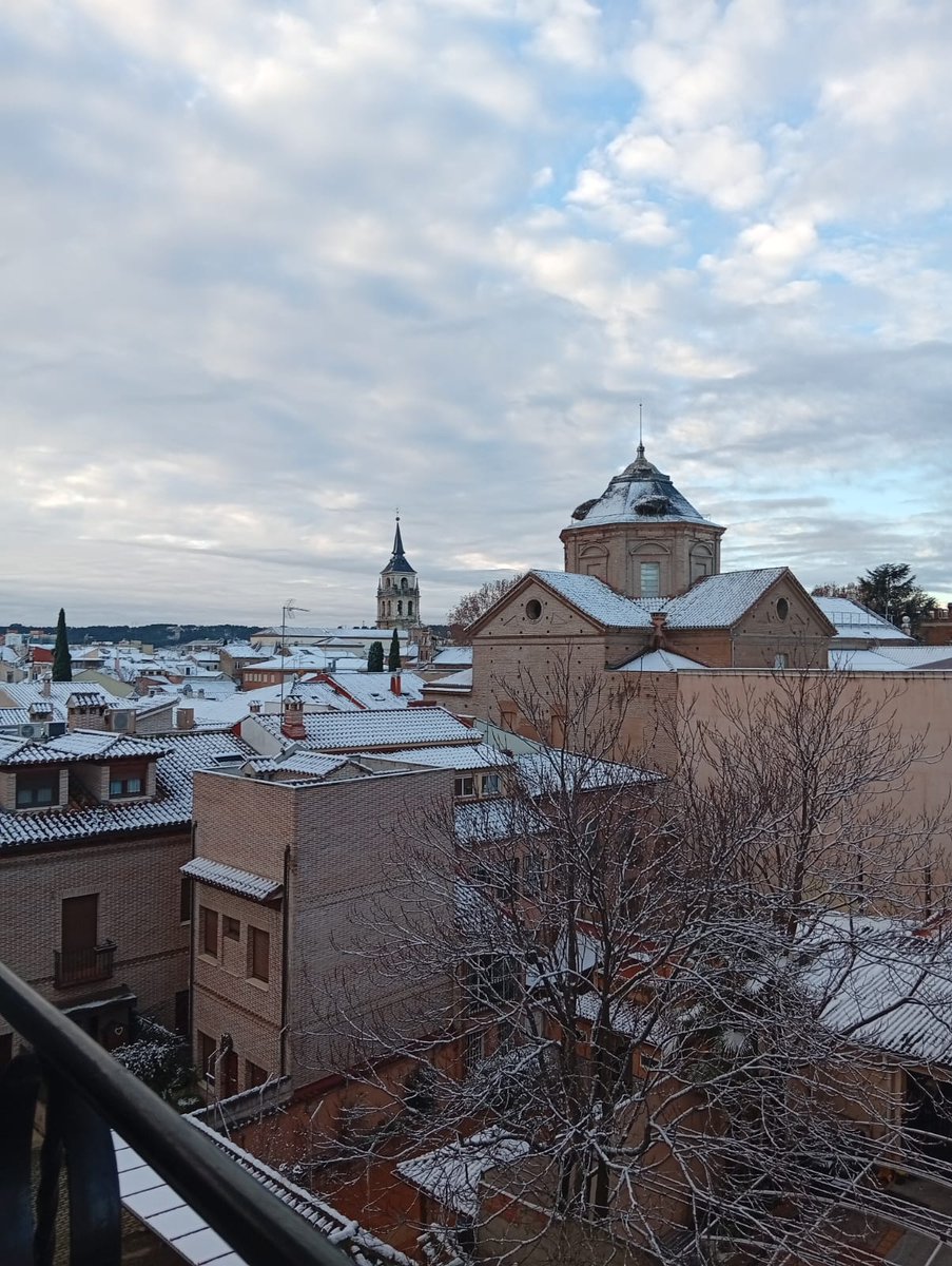 maletaaventure's tweet photo. ❄️ Postales de la nevada en Madrid, lunes 5 de enero. Así estuvo la mañana. 🌨☂️🧤🧣 https://t.co/4Gw8Fxop0f