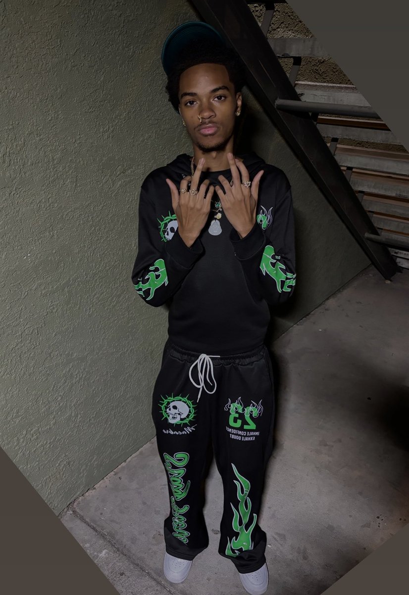 𝚍𝚊𝚢𝚍𝚊𝚢𝚏𝚛 tweet media